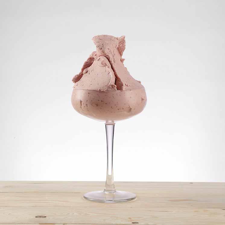 Erdbeereis darf in keiner Eisdiele fehlen, so ist es auch bei uns im Eisladen Kugelbrunnen der Dauerbrenner.